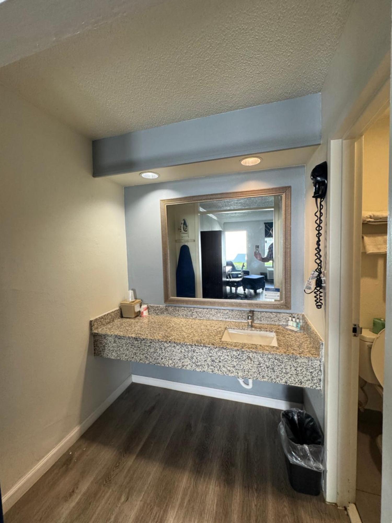 Clarion Inn & Suites Dothan South Eksteriør bilde